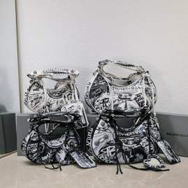 Picture of Balenciaga Handbags _SKUfw185509515fw